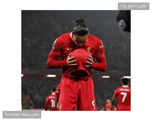 萨拉赫与范迪克续约对利物浦阵容稳定性及竞争力影响分析