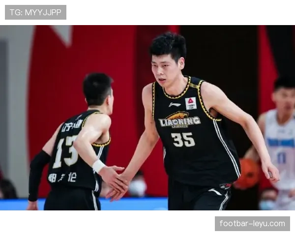 李梓嘉训练场像冷宫，比赛现场秒变戏精，真是反差人生啊！