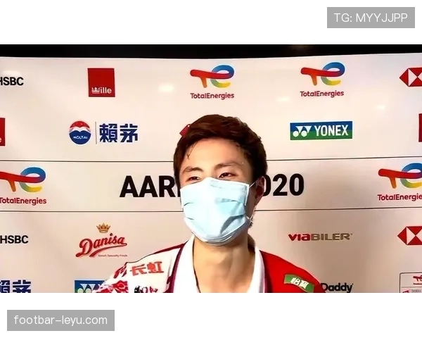 石宇奇机场随手一杯咖啡能买我一周饭，笑得像没把世界当回事